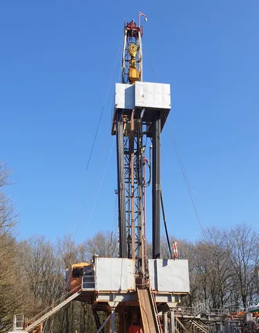 NDEWG Bohrturm ganze Höhe