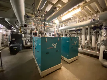 Innovative Technologiekombination im Heizraum "Am Schulzentrum", Bargteheide, hier mit Blick auf BHKW