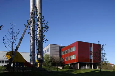 Abgasführung über freistehende Schornsteinanlage der Technischen Universität Clausthal.