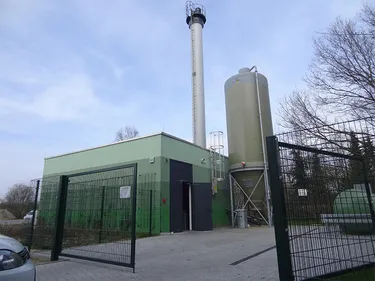 Heizhaus mit Pufferspeicher in Hamburg-Billstedt, Haferblöcken