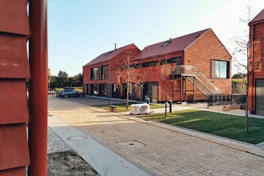 Die Häuser in der Ferienwohnanlage in Hohwacht versorgen wir per Wärmepumpe über ein kleines Wärmenetz.