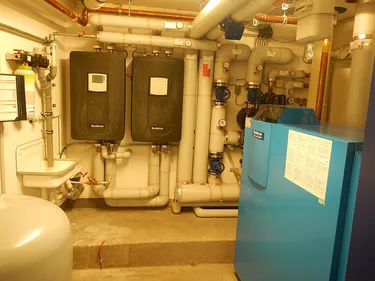 Heizraum mit neuer Wärmeversorgungsanlage in der Villa Meeresrauschen in Pelzerhaken