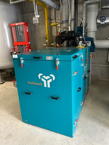 Blaues Blockheizkraftwerk