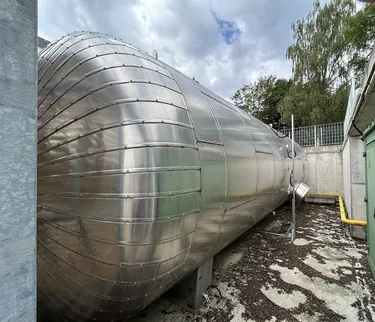 Großer silberner Speicher