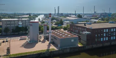 Unsere Energiezentrale Georgswerder Damm, rechts daneben unser Kunde HANS HEPP und im Hintergrund Aurubis