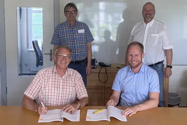 Betreibervertrag wurde am 2. Juli 2022 von Vertretern der Stadt Husby und enercity contracting unterzeichnet.