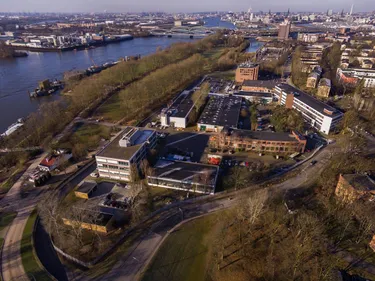 Blick auf den Gewerbepark Ausschläger Elbdeich in Hamburg-Rothenburgsort
